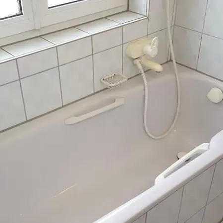 With Balcony, 5min To Main Train Station